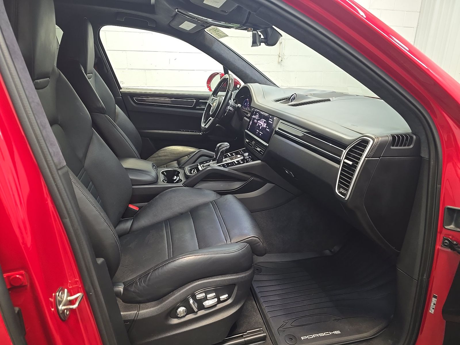 PORSCHE CAYENNE - 9