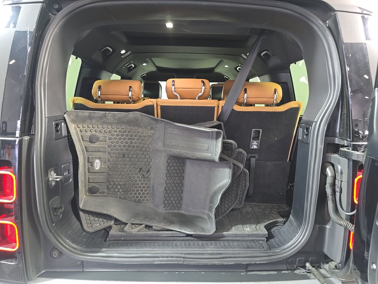 2023 Land Rover Defender 130 SE AWD