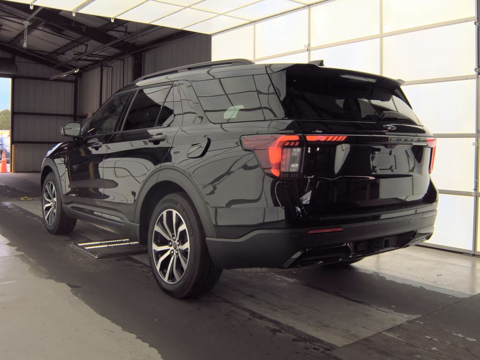 FORD EXPLORER - 9