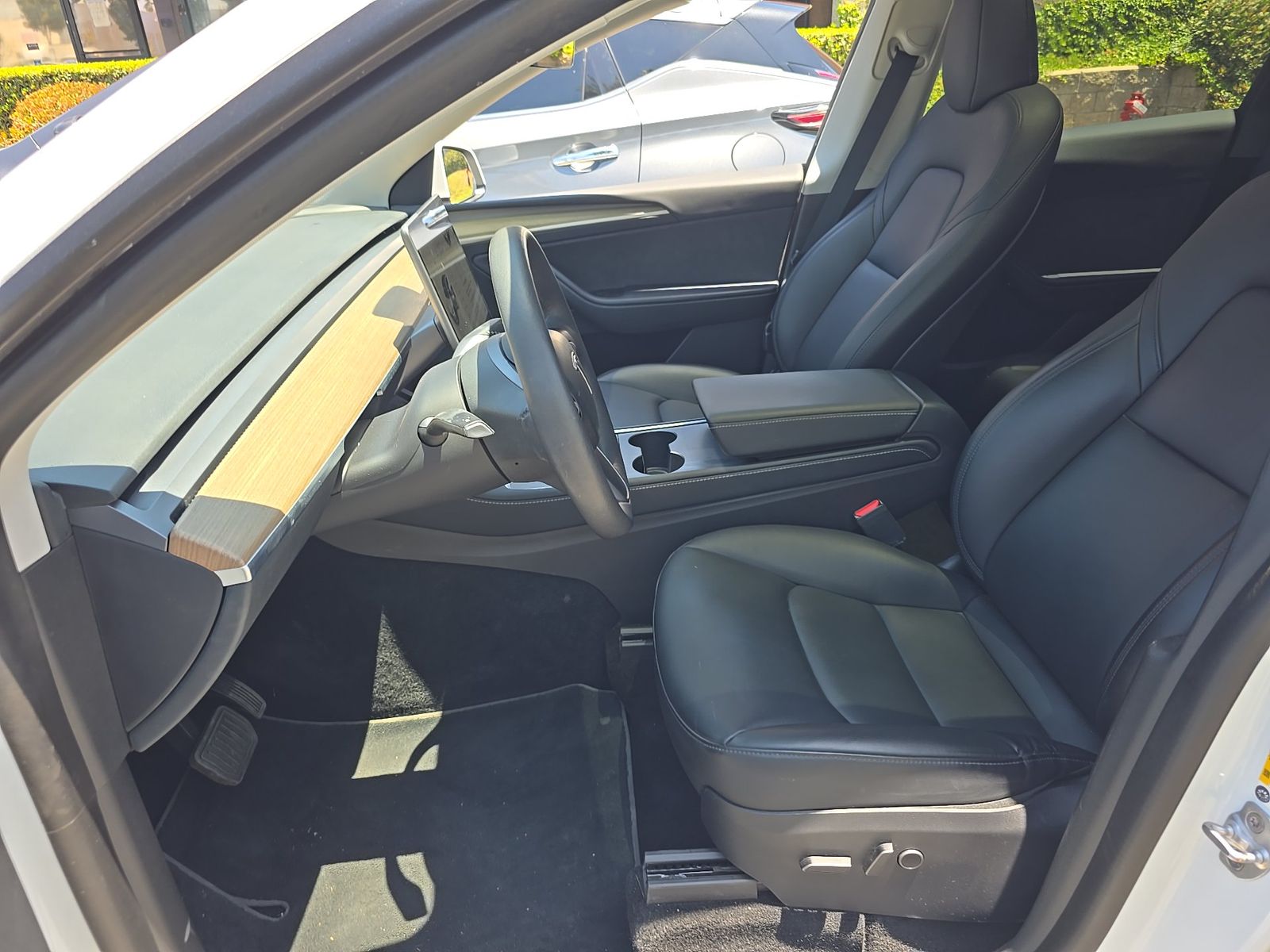 TESLA MODEL Y - 8