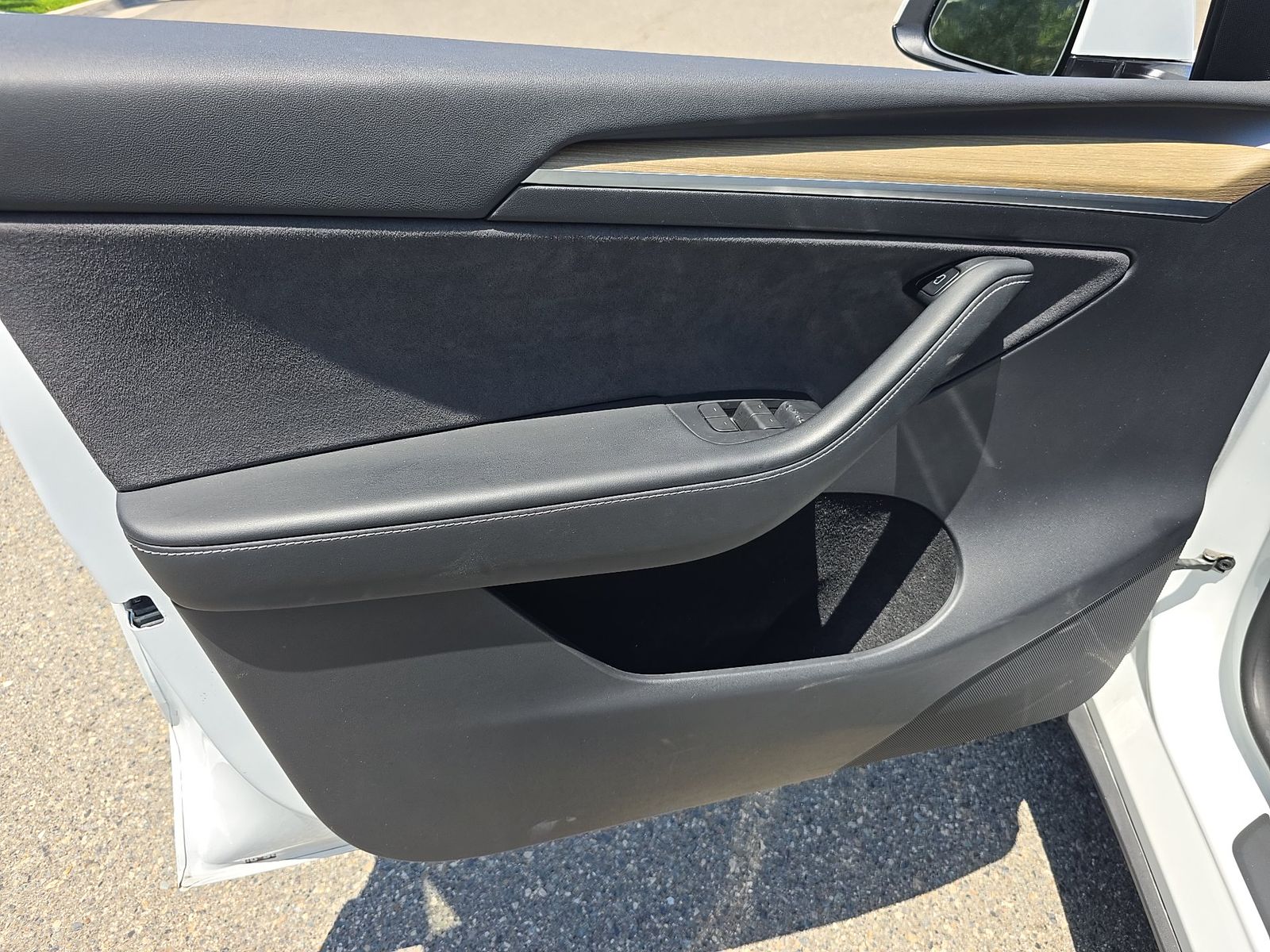 TESLA MODEL Y - 10