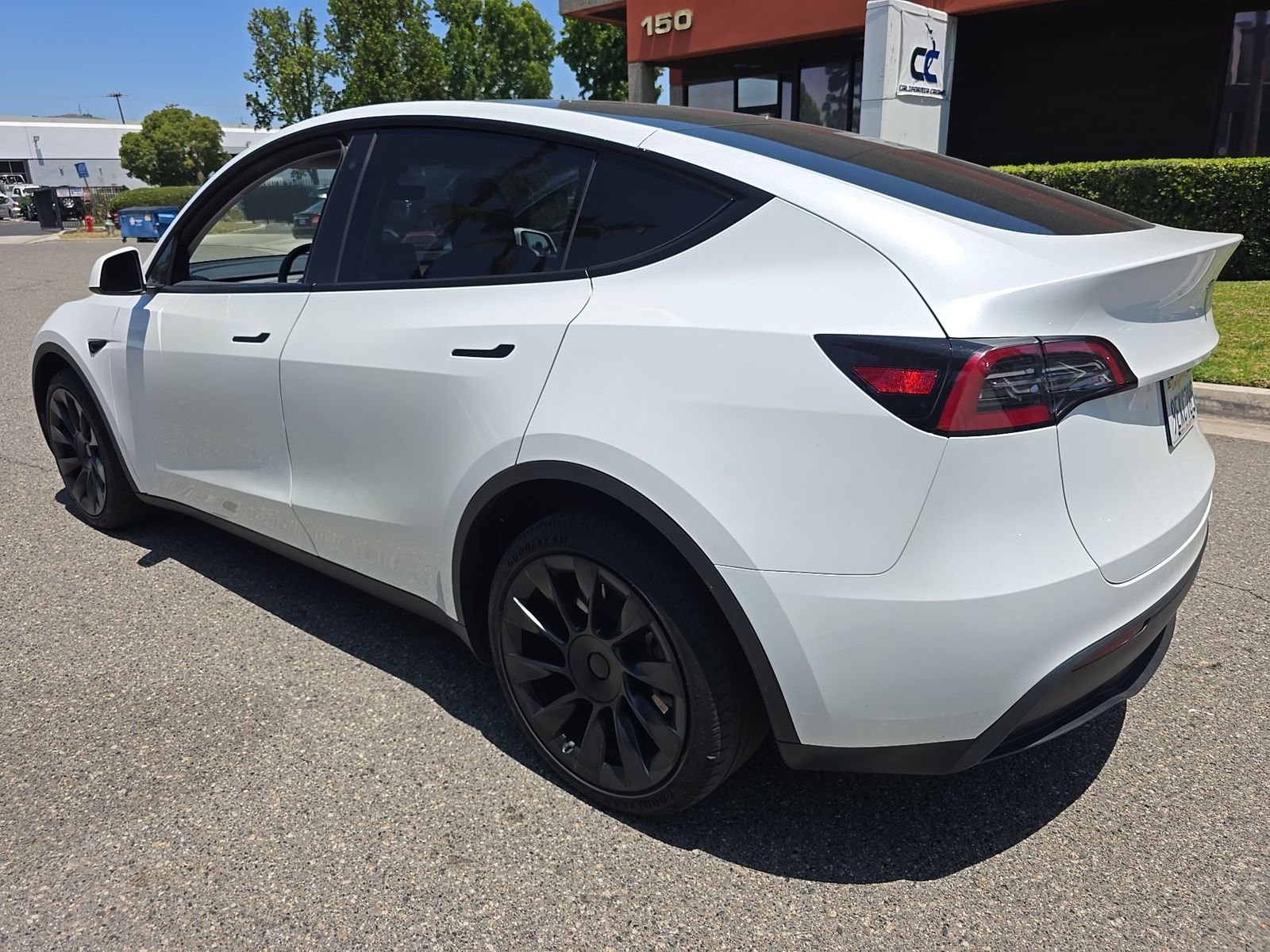 TESLA MODEL Y - 7