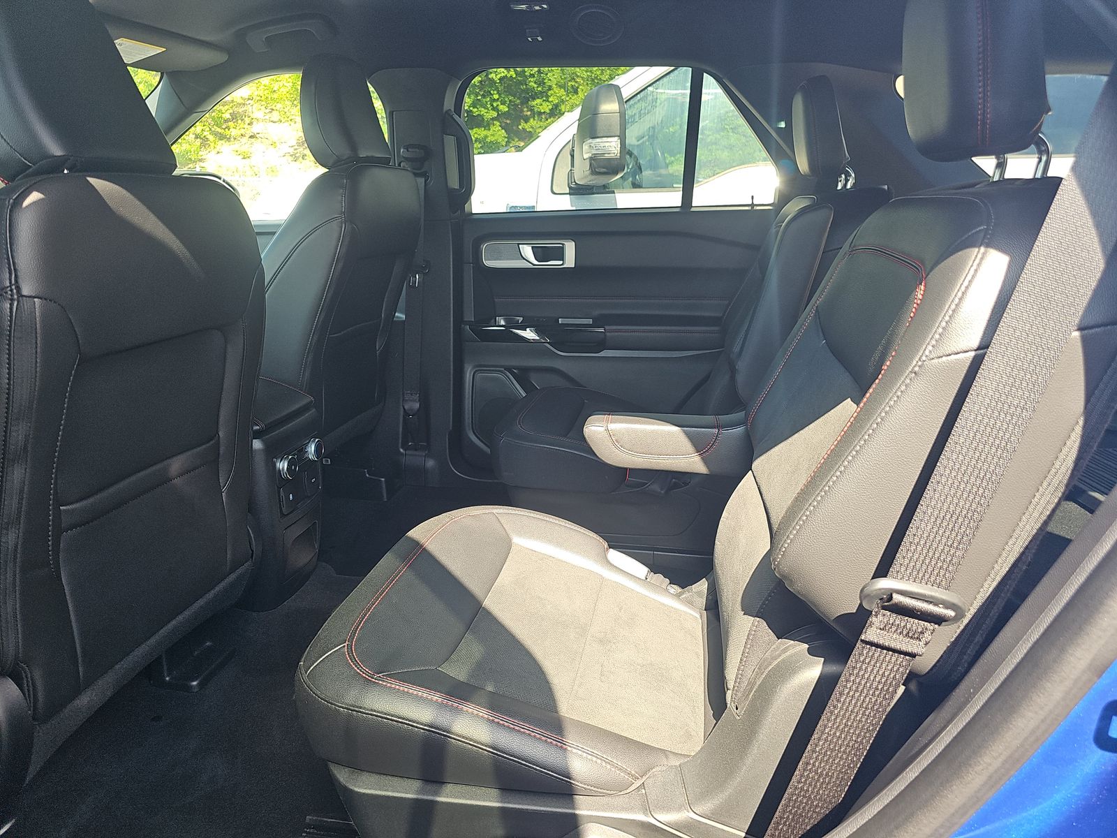 FORD EXPLORER - 8