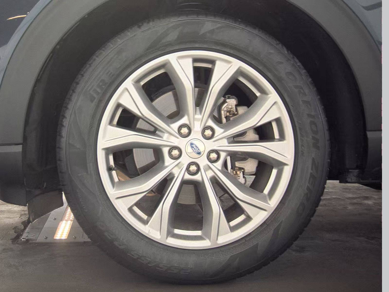 FORD EXPLORER - 10