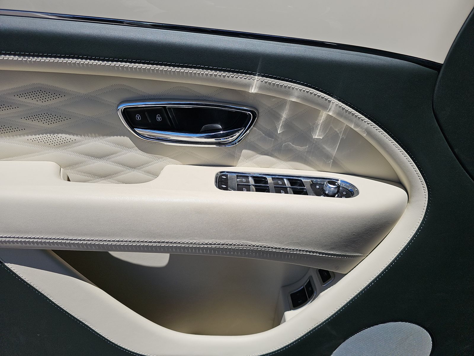 2023 Bentley Bentayga EWB Azure AWD