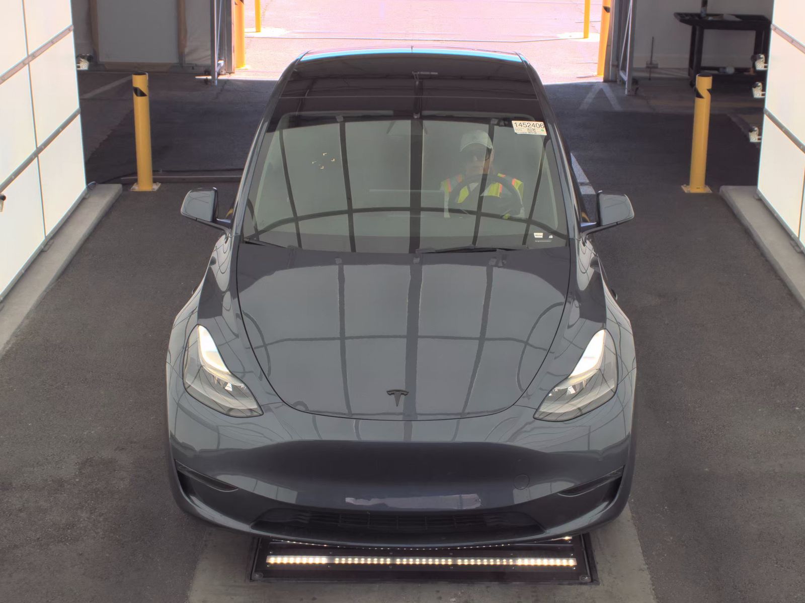 TESLA MODEL Y - 3