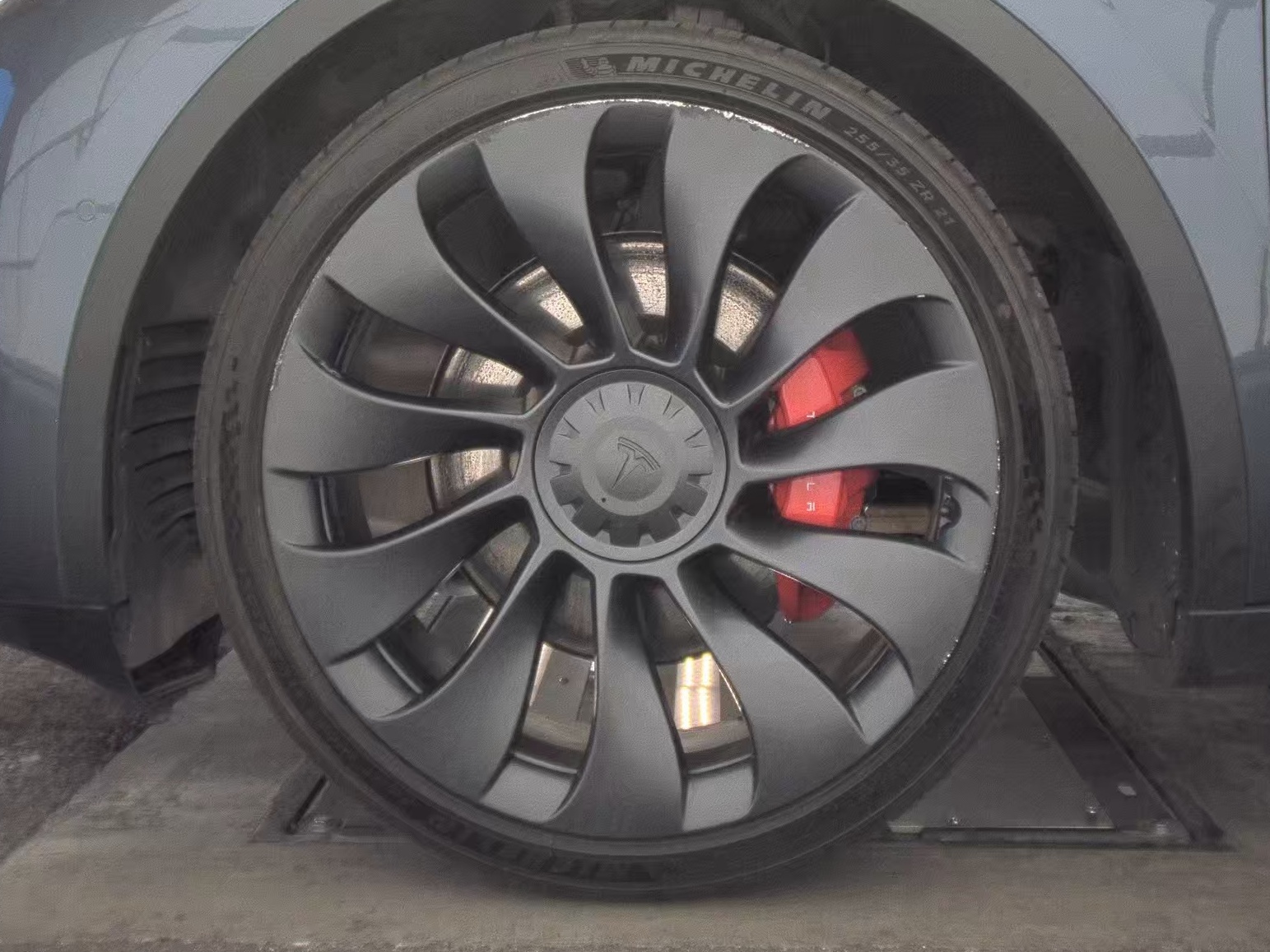TESLA MODEL Y - 10