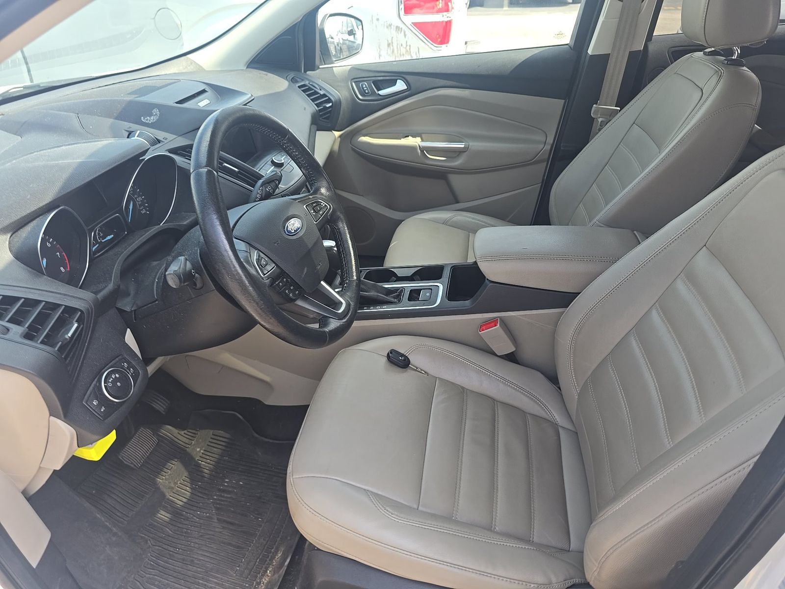 FORD ESCAPE - 8