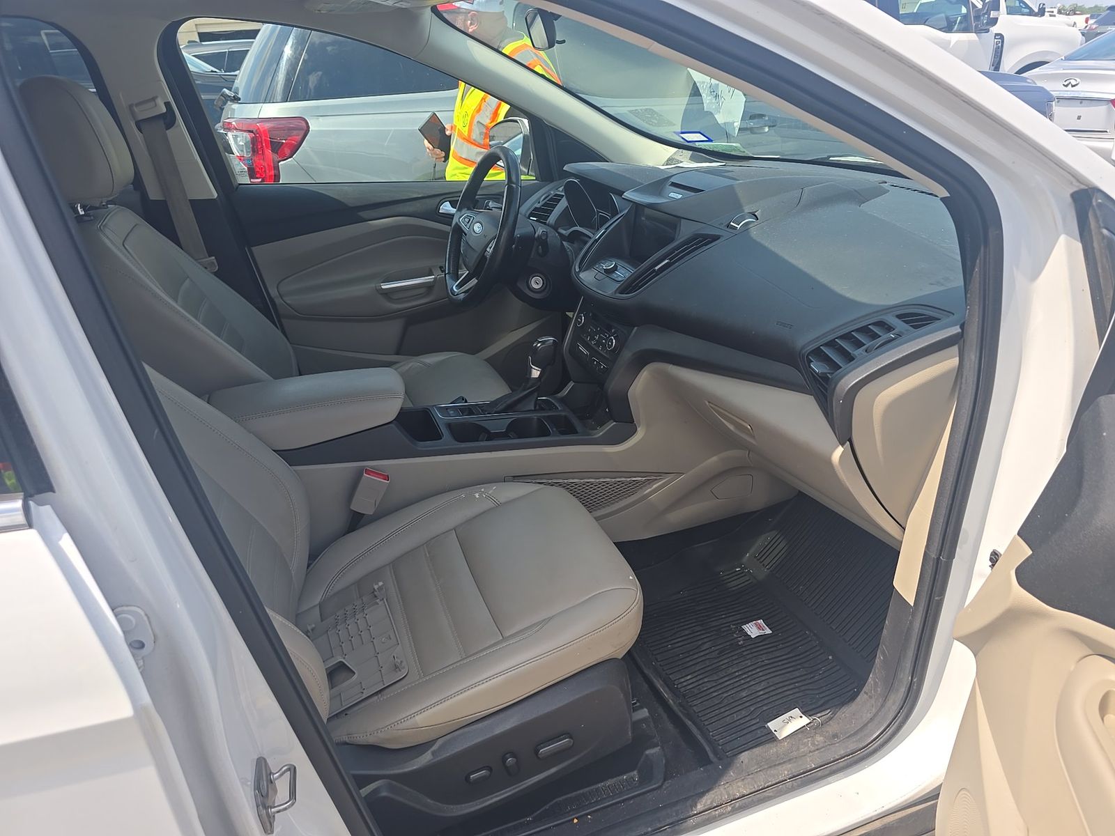 FORD ESCAPE - 9