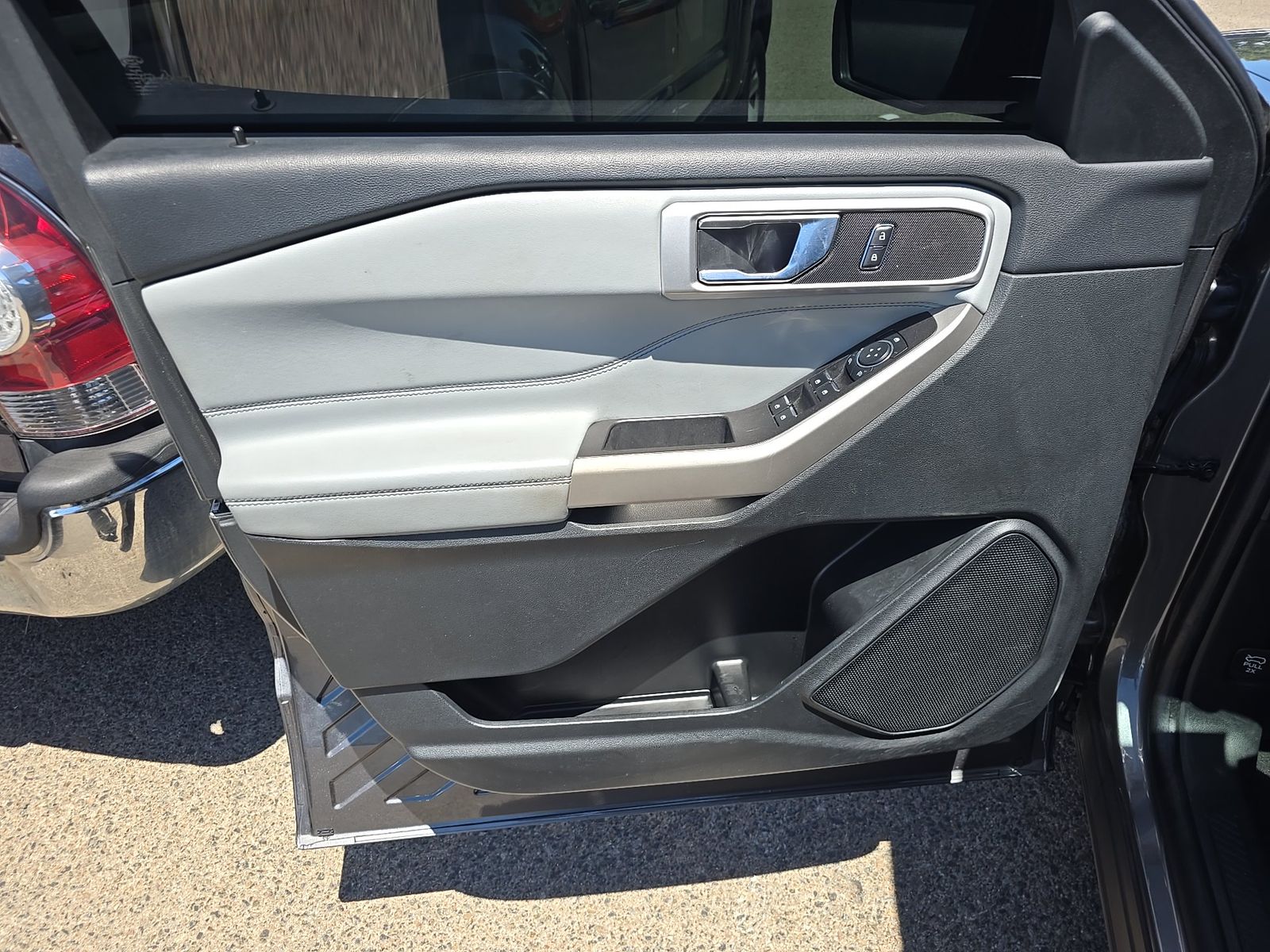 FORD EXPLORER - 10
