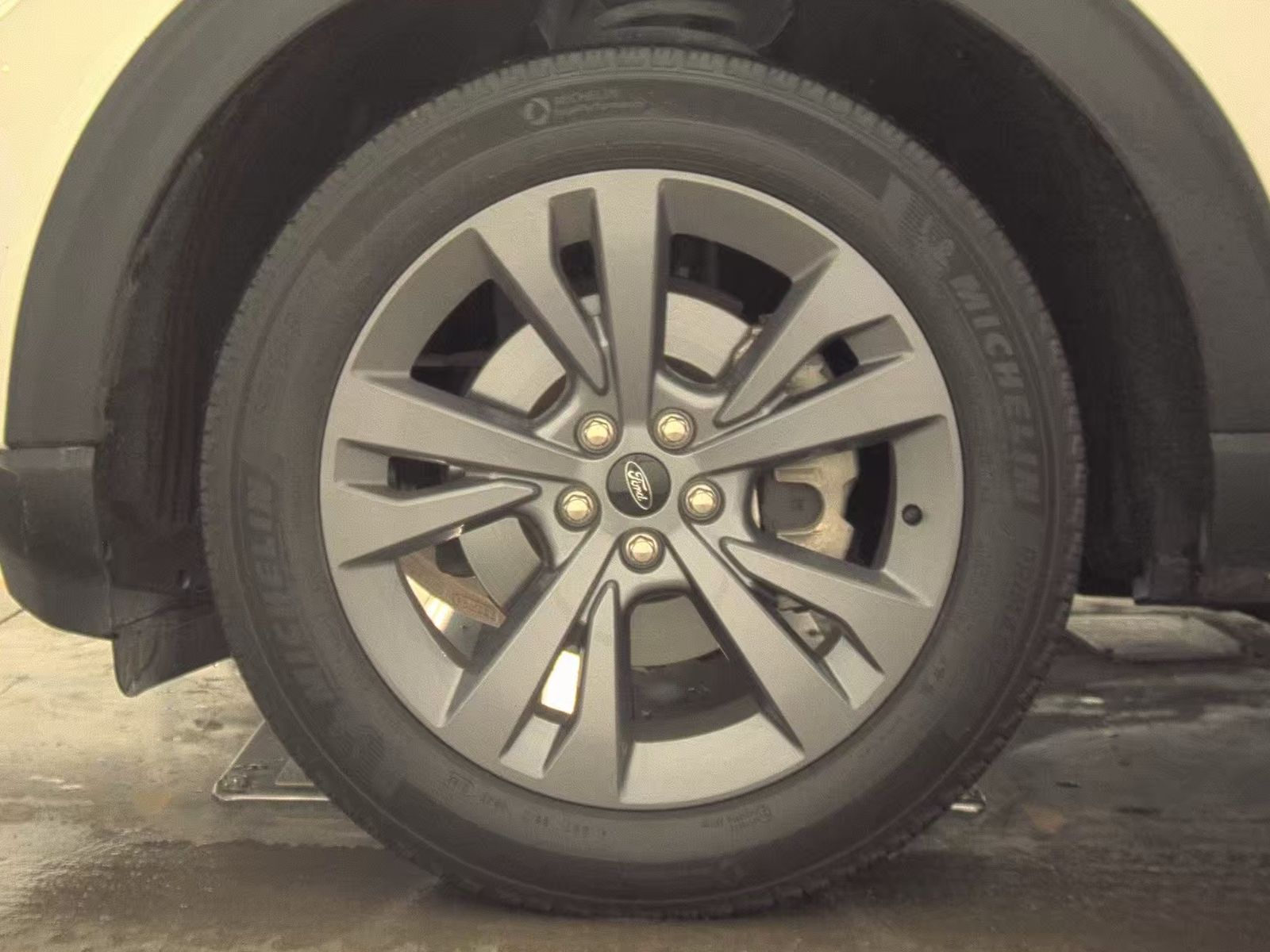 FORD EXPLORER - 10