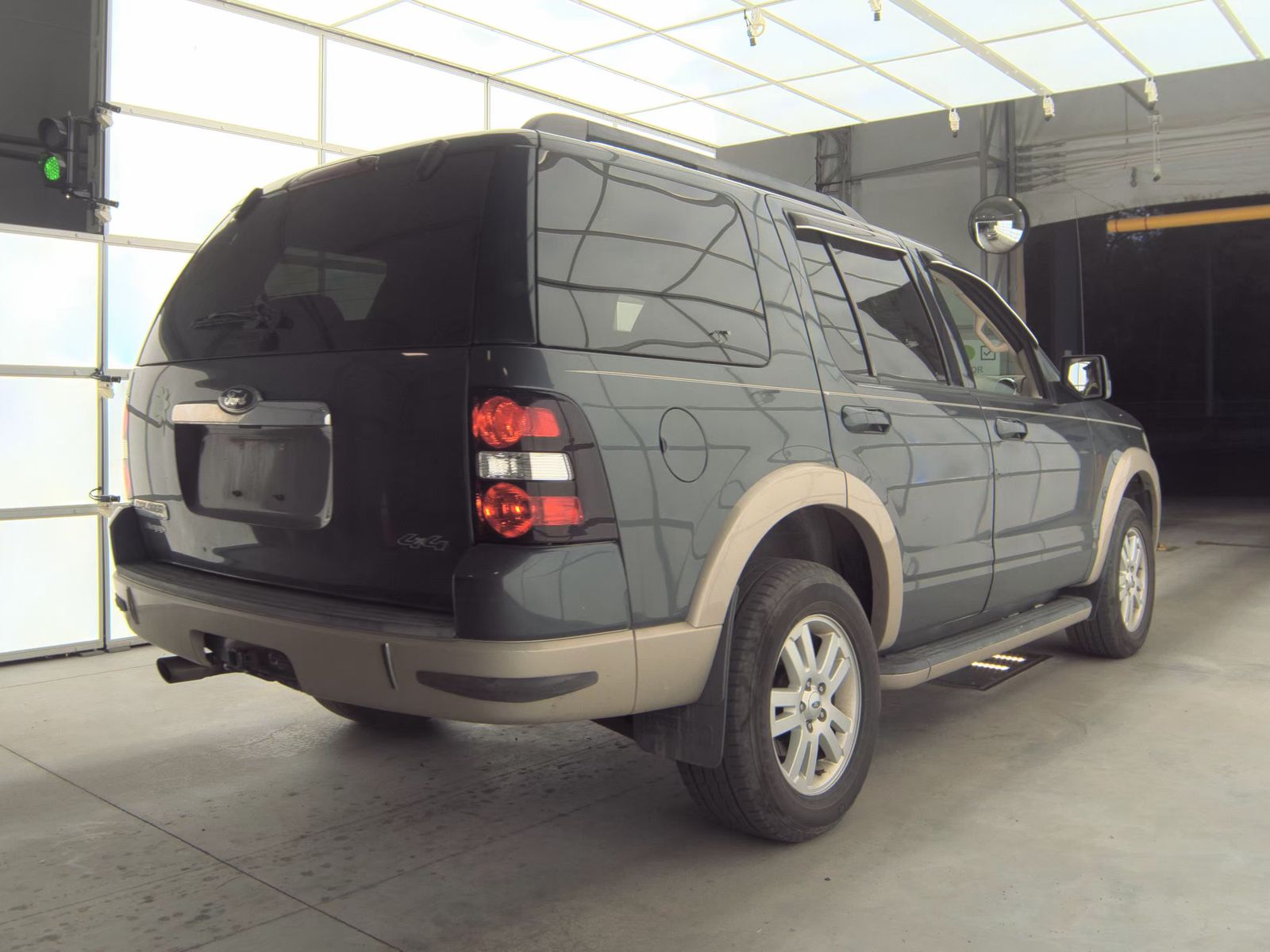 FORD EXPLORER - 6