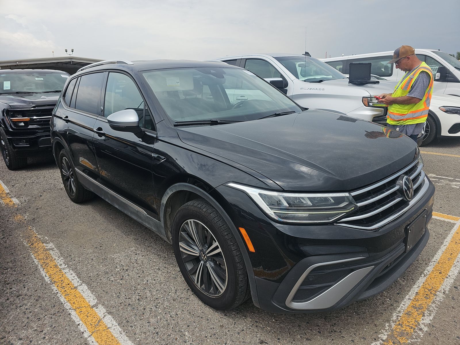 2024 Volkswagen Tiguan 2.0T Wolfsburg Edition AWD