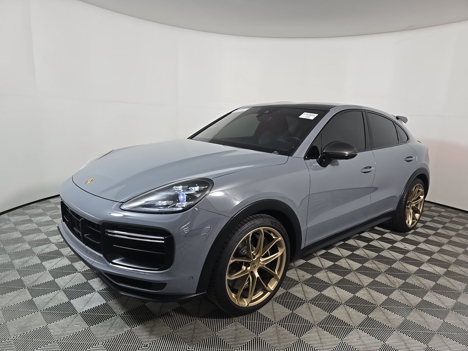 PORSCHE CAYENNE - 1