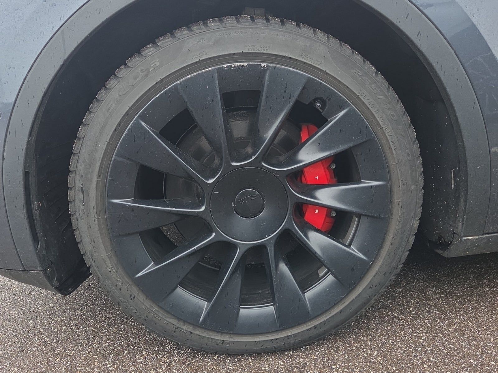 TESLA MODEL Y - 3
