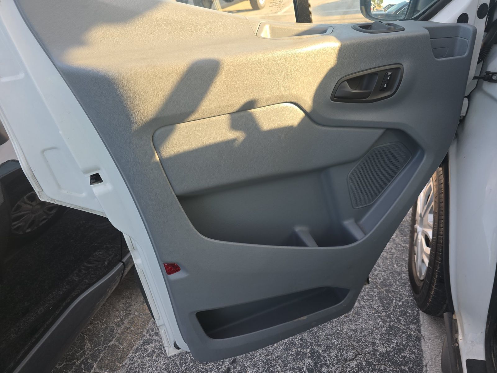 FORD TRANSIT 150 - 10