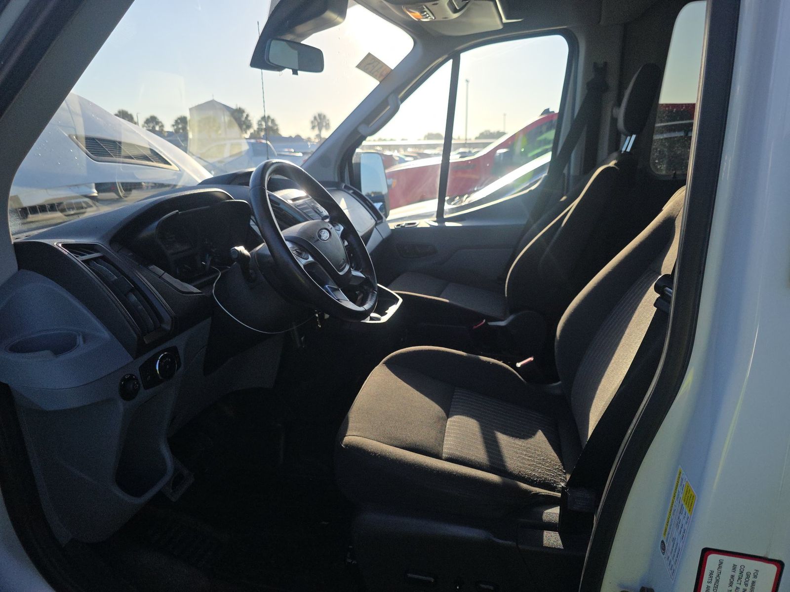 FORD TRANSIT 150 - 8
