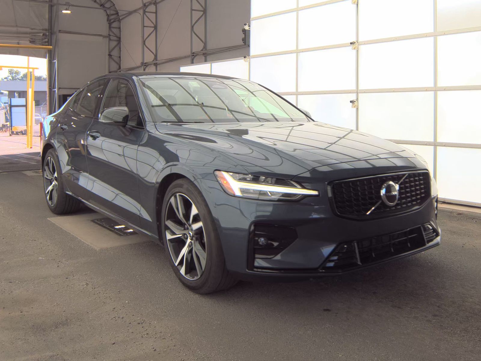 2024 Volvo S60 B5 Core FWD