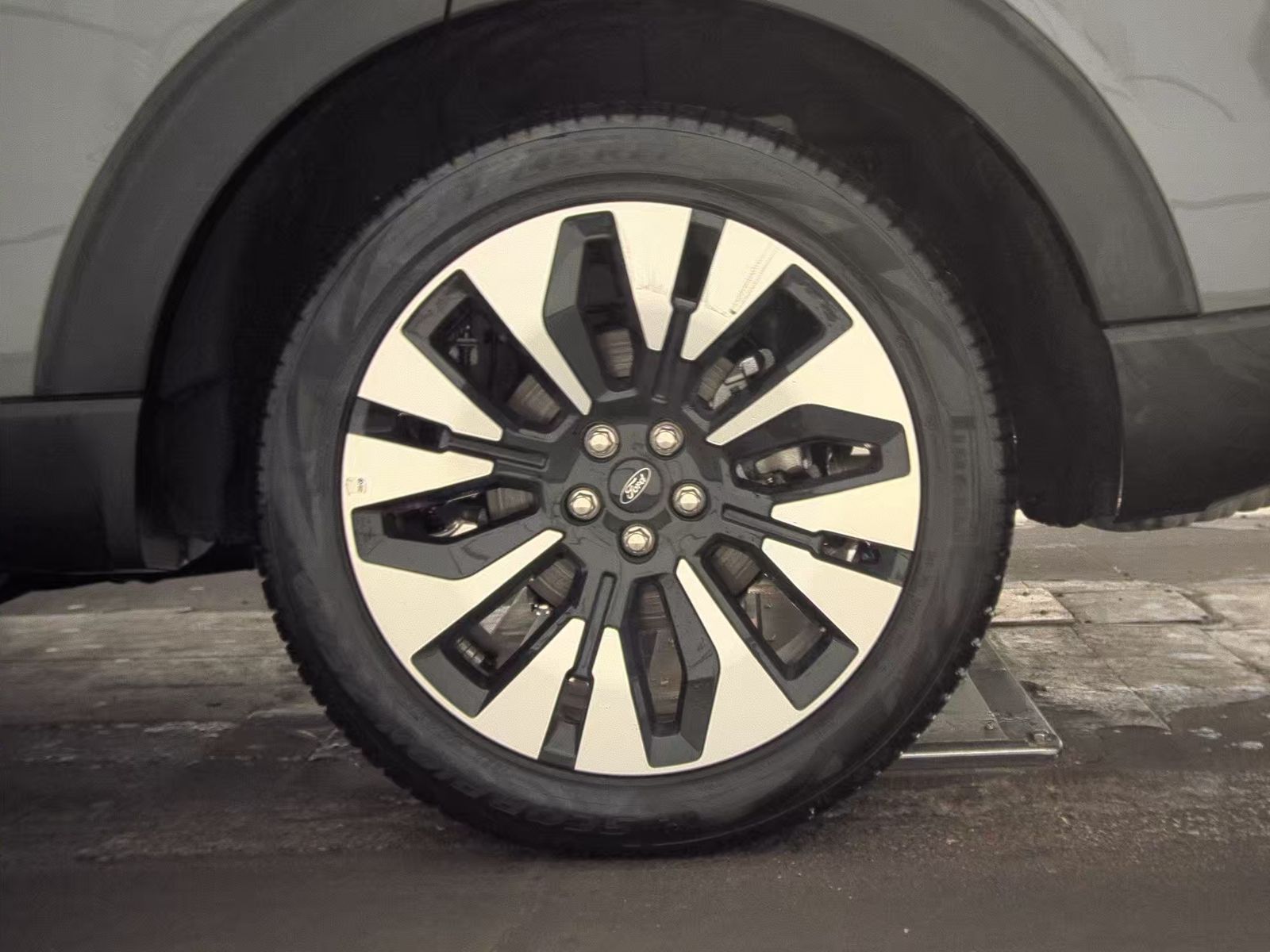 2025 Ford Explorer Platinum AWD