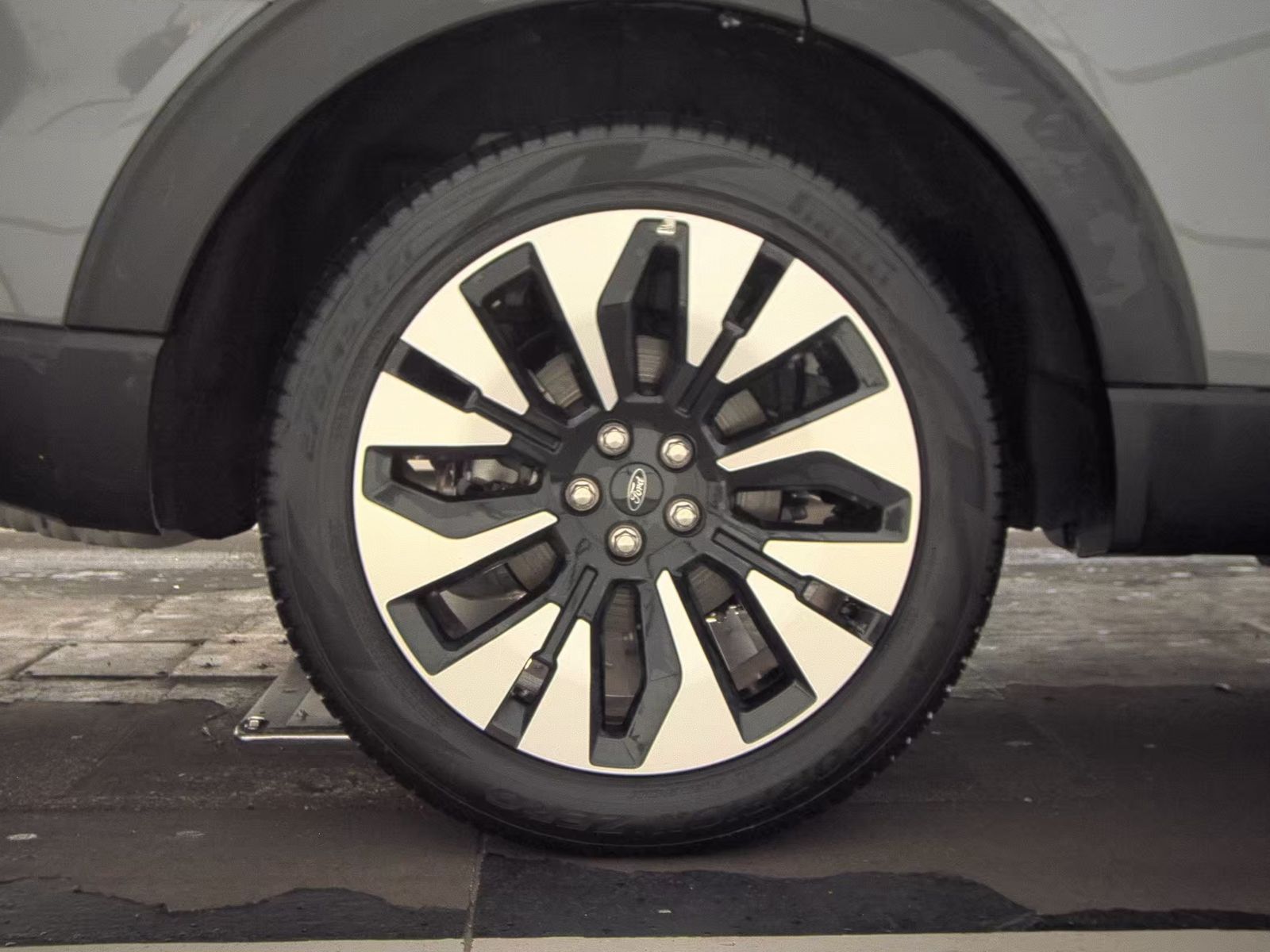2025 Ford Explorer Platinum AWD