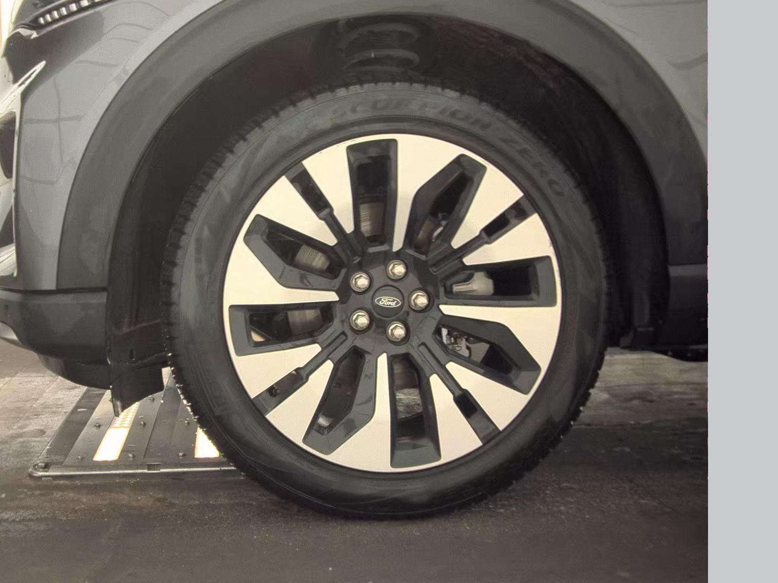 2025 Ford Explorer Platinum AWD