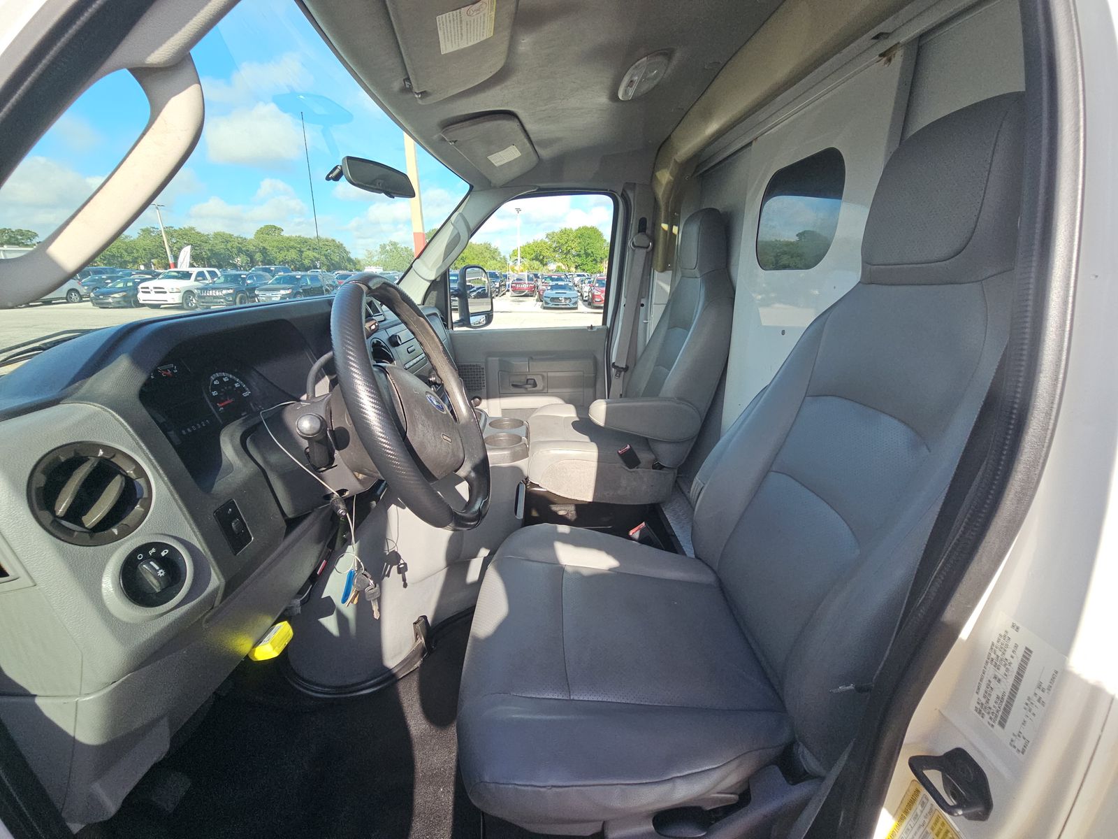 FORD E-350 - 4