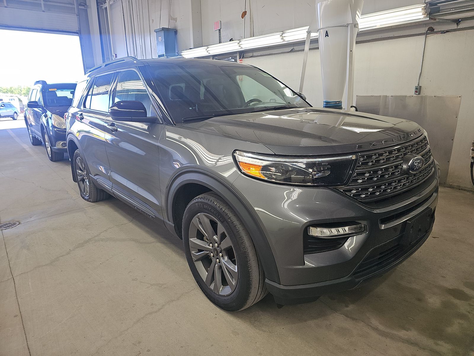 FORD EXPLORER - 4