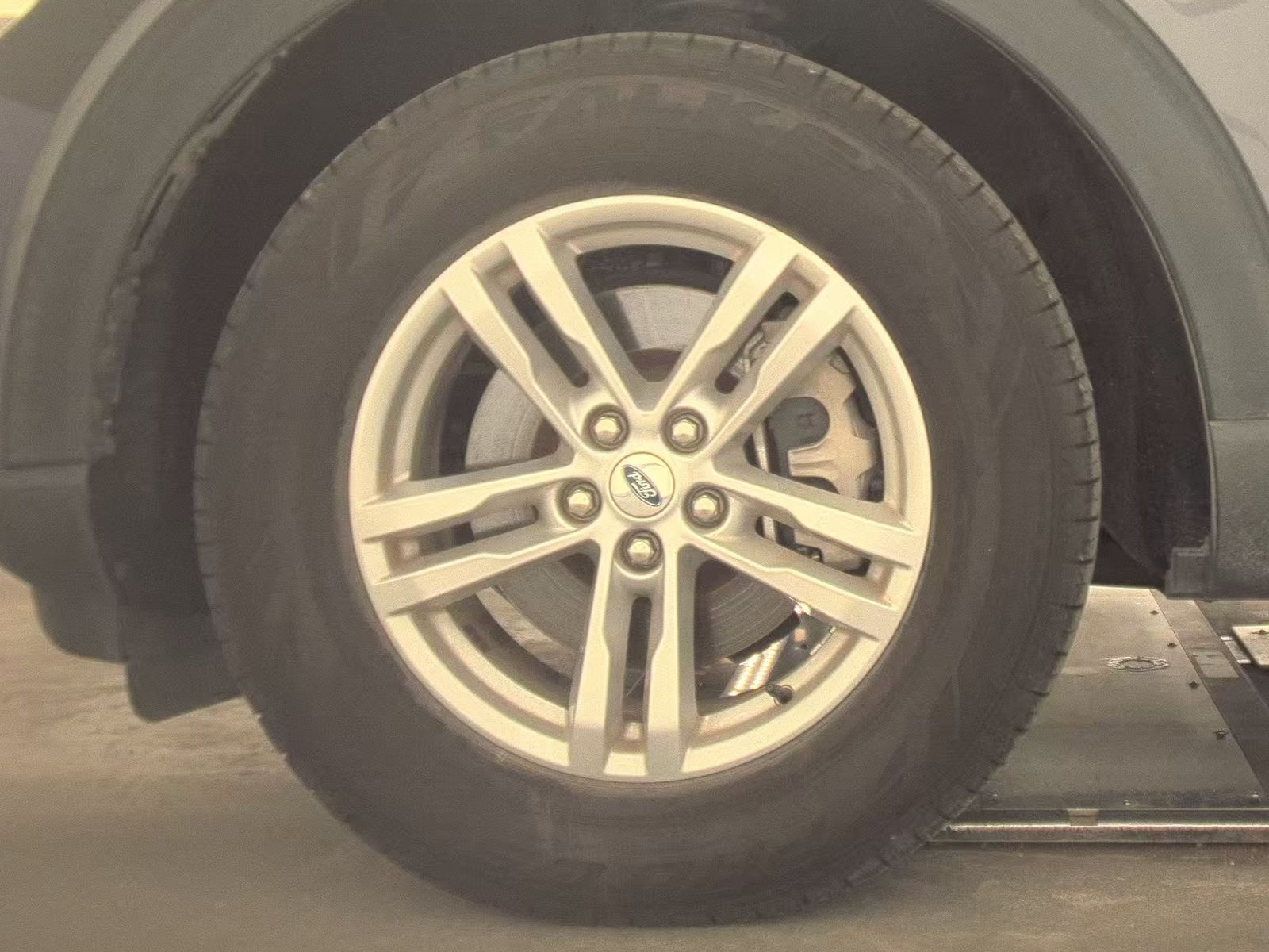FORD EXPLORER - 10