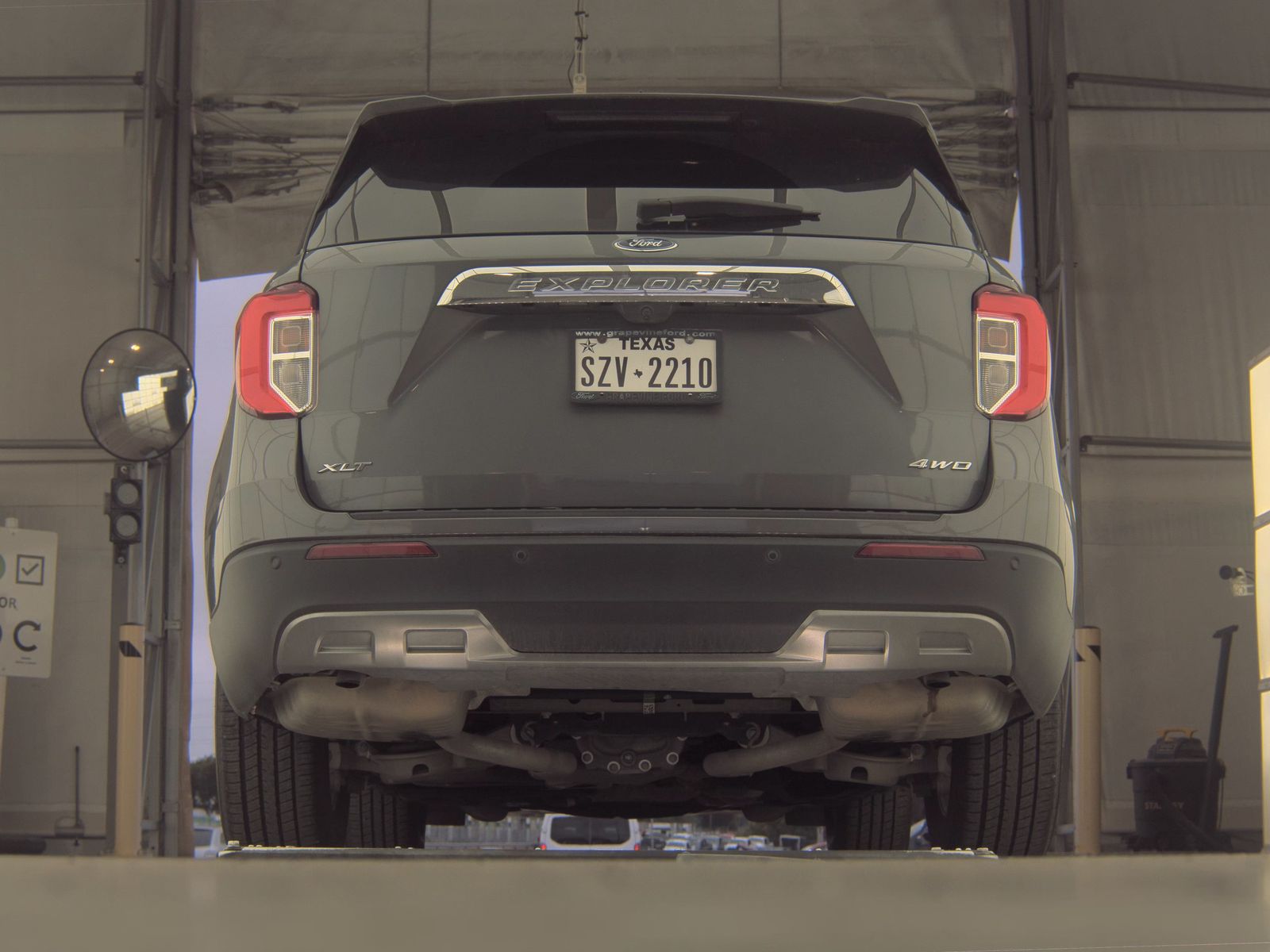 FORD EXPLORER - 8