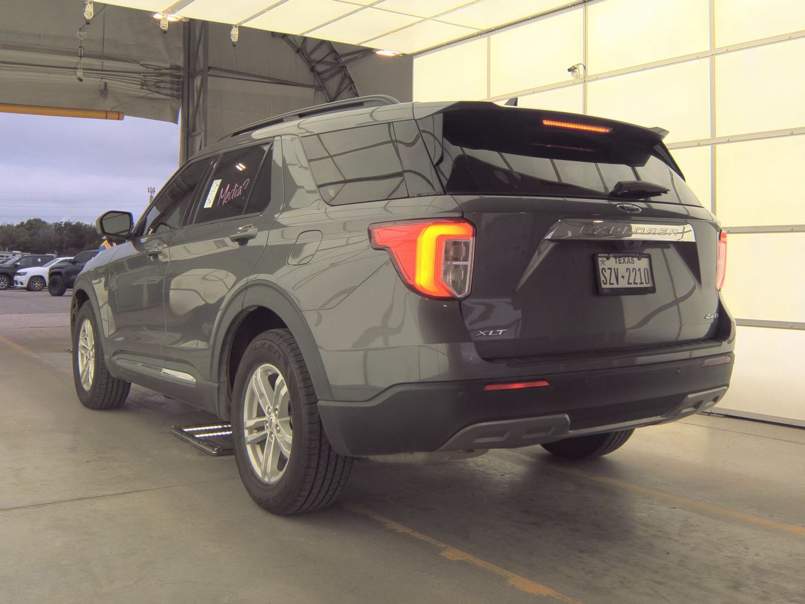 FORD EXPLORER - 9