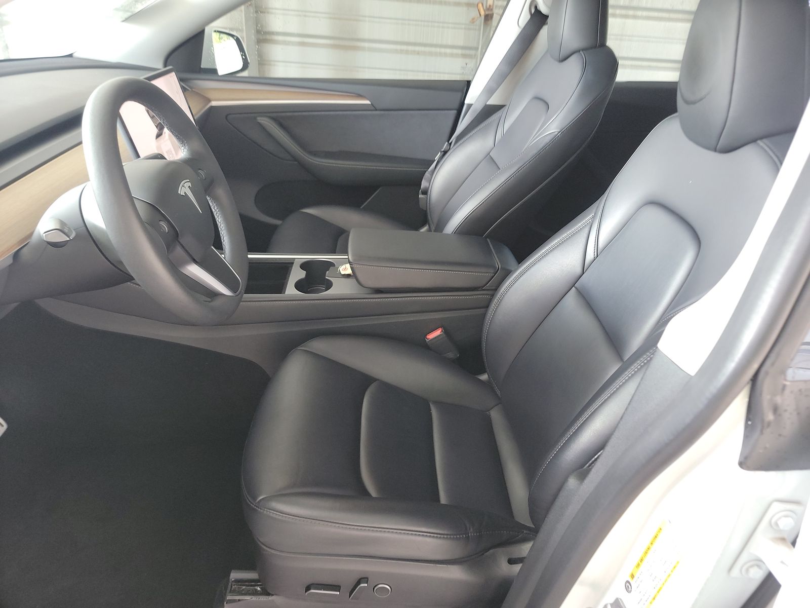 TESLA MODEL Y - 8