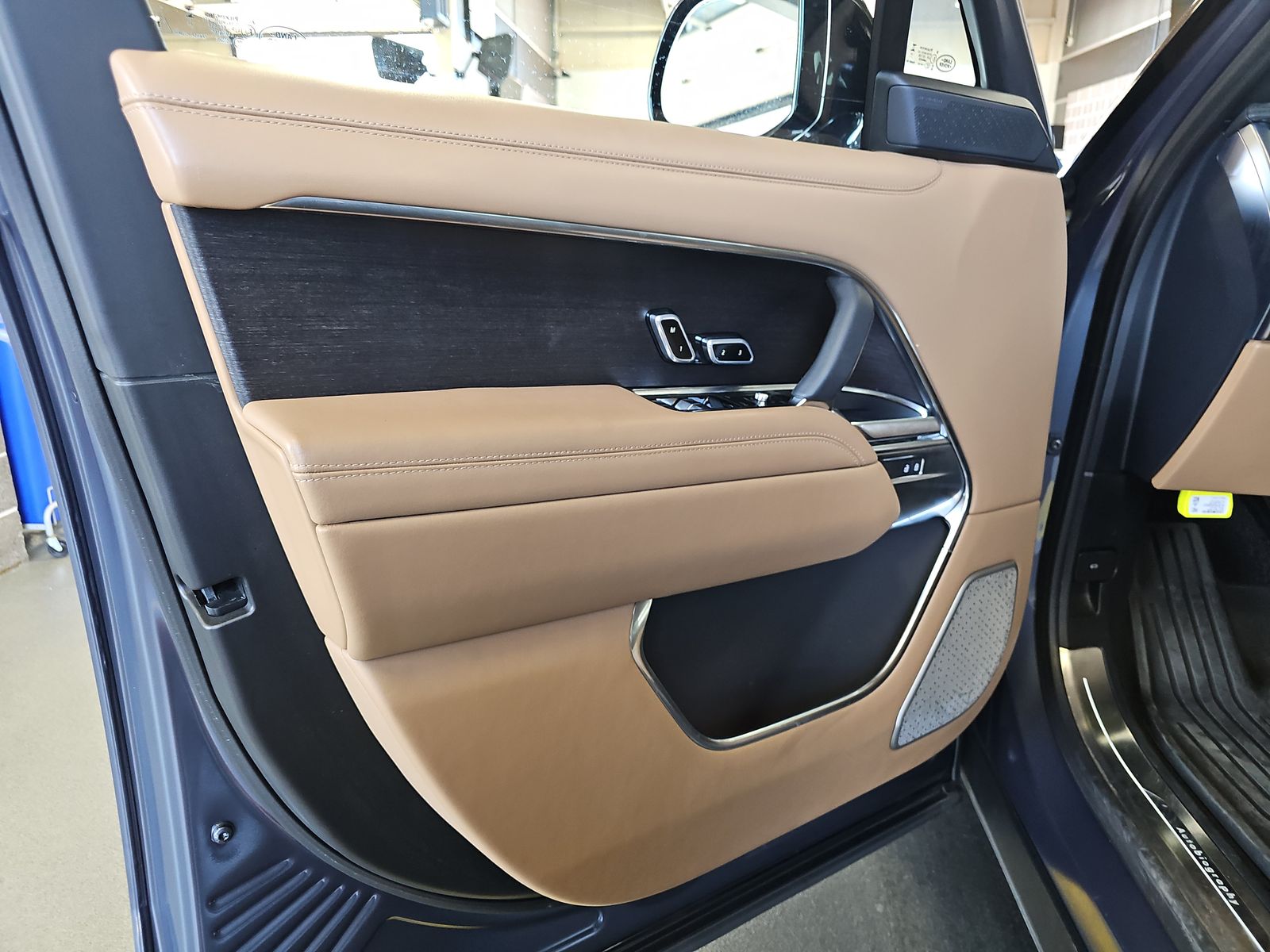 2025 Land Rover Range Rover Autobiography LWB AWD