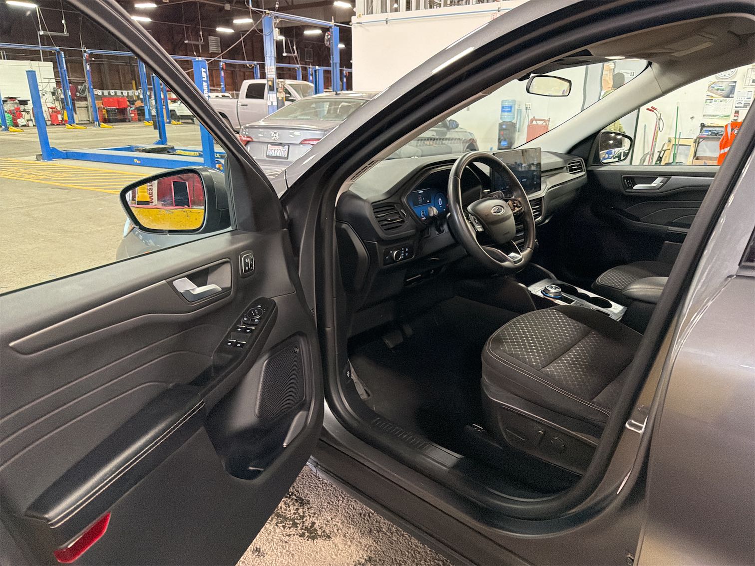FORD ESCAPE - 8