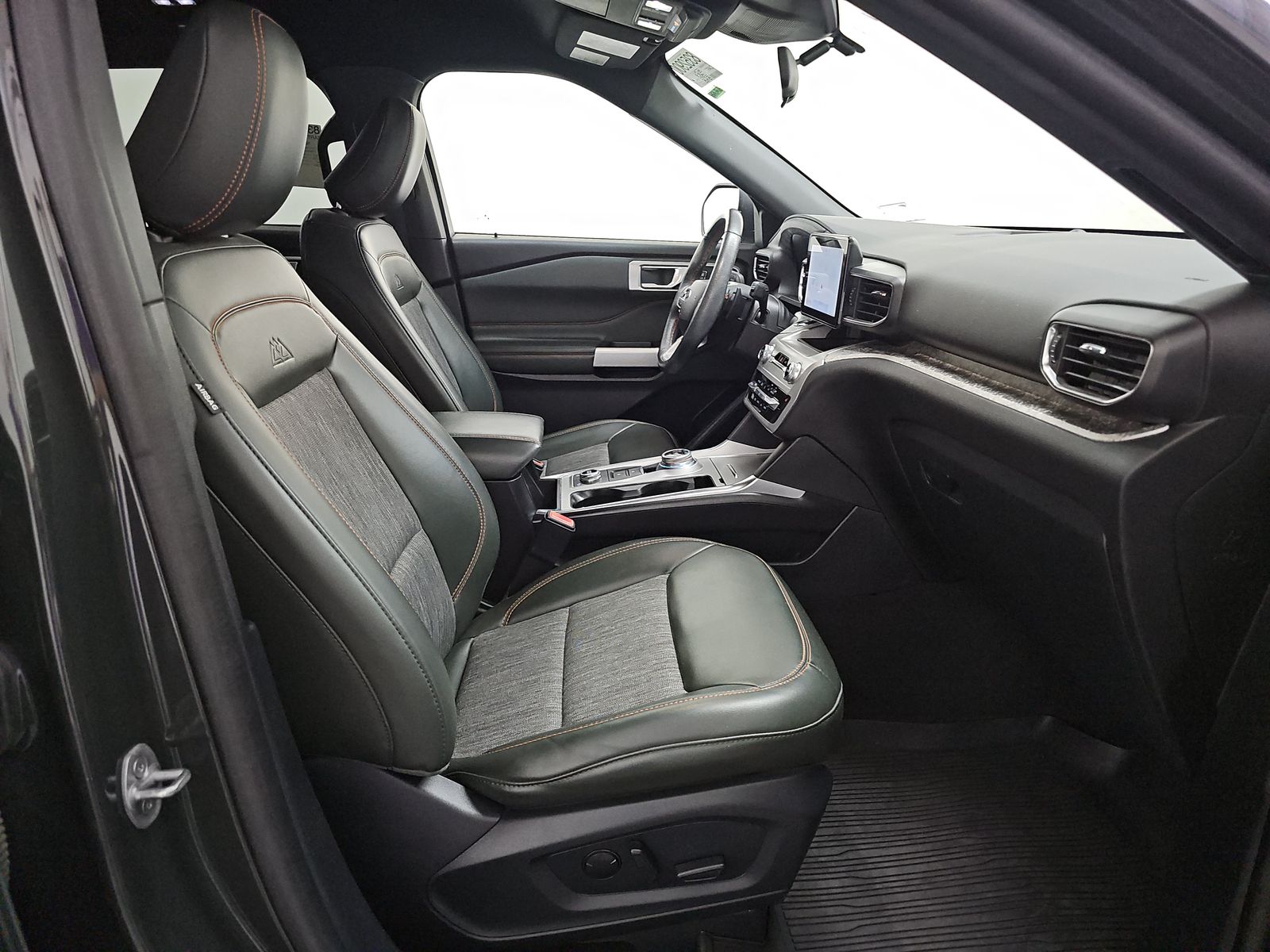 FORD EXPLORER - 9