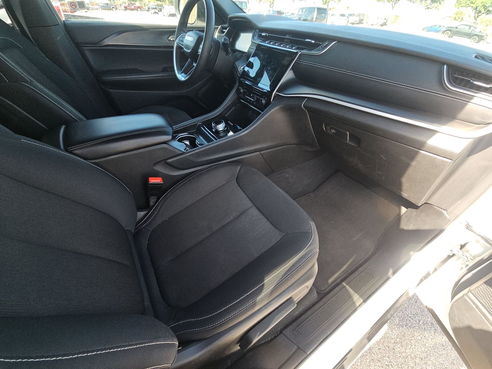2024 Jeep Grand Cherokee L Laredo RWD