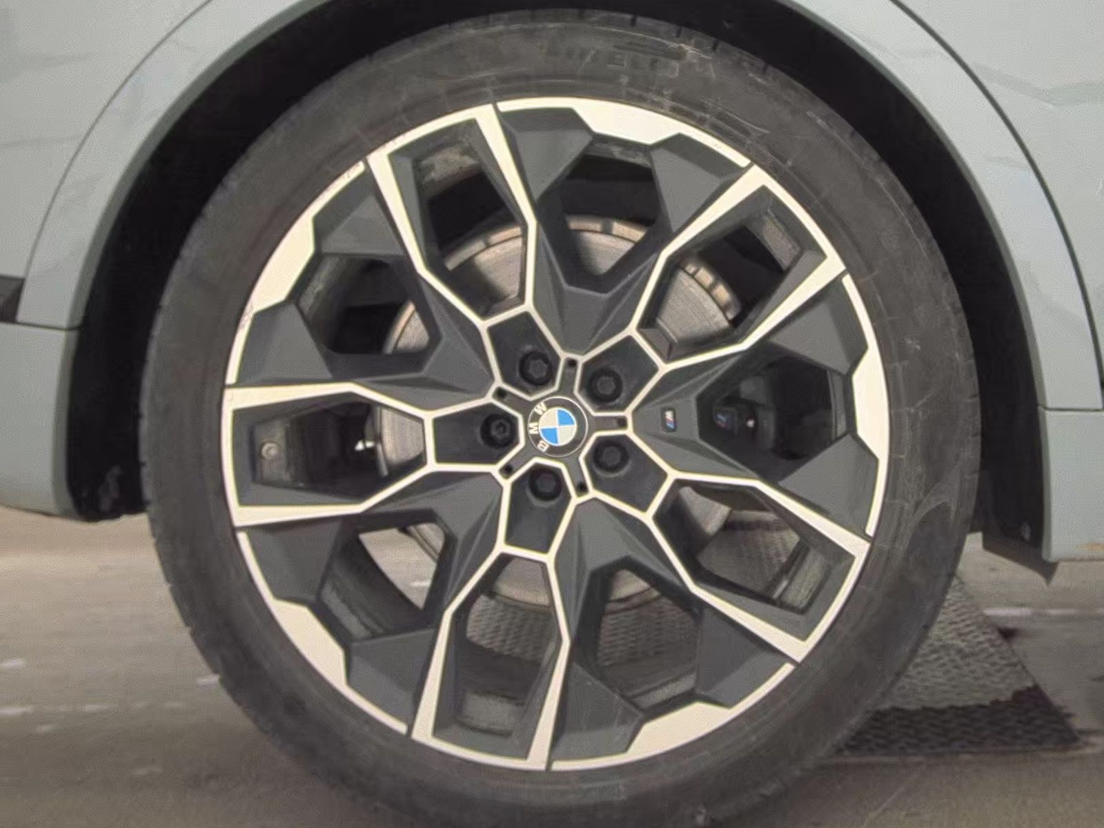 2023 BMW X7 xDrive40i AWD