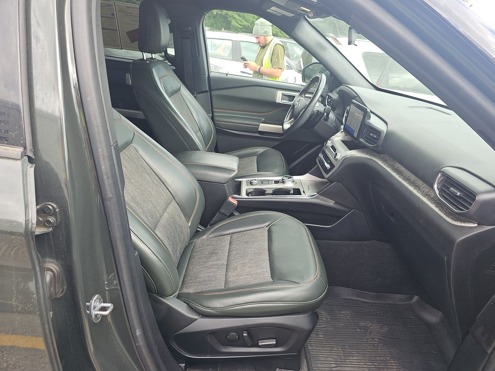 FORD EXPLORER - 9