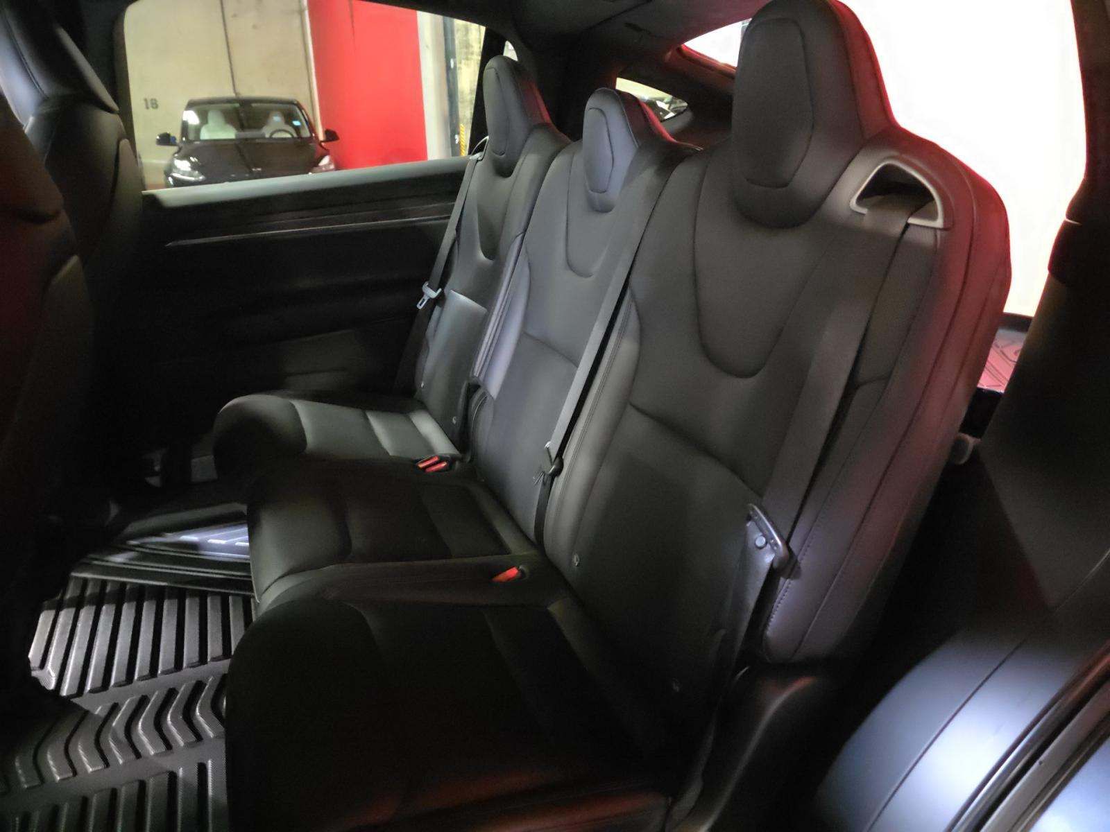 TESLA MODEL X - 8
