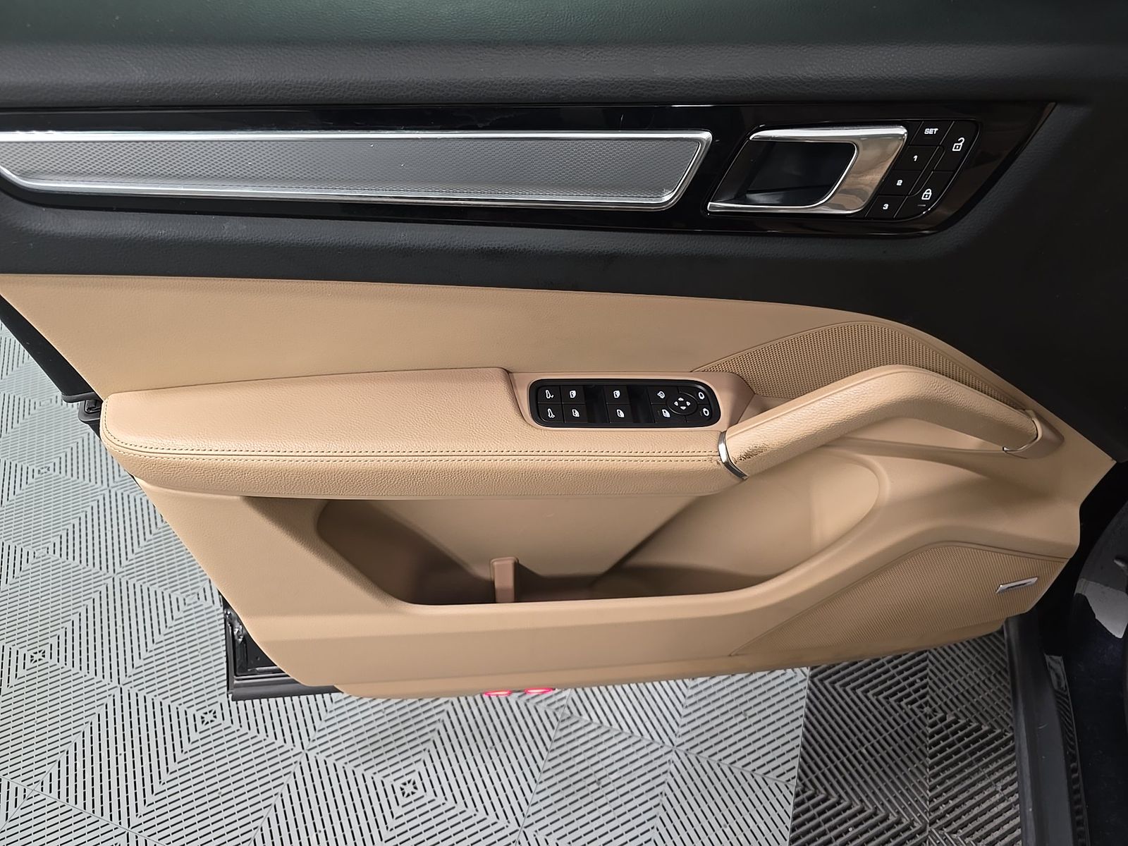 PORSCHE CAYENNE - 10