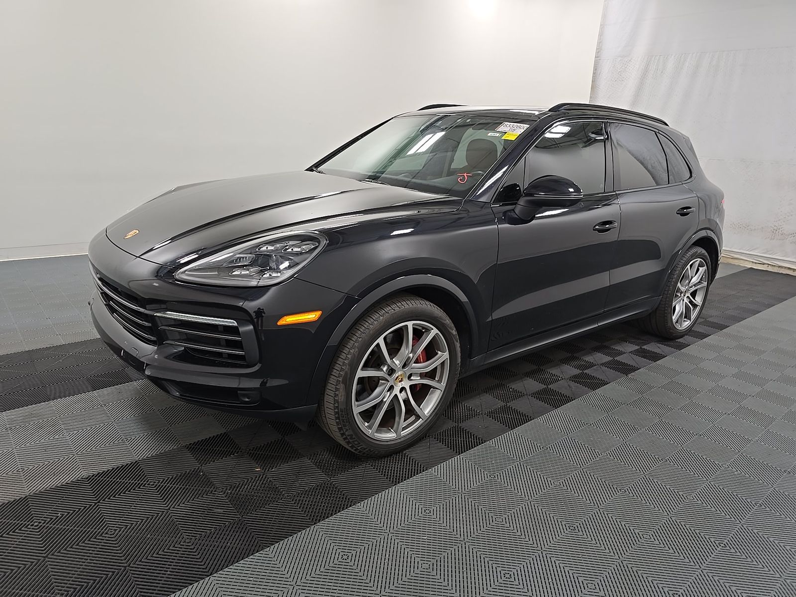 PORSCHE CAYENNE - 1