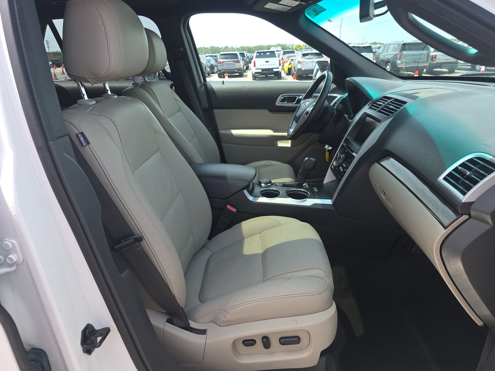 FORD EXPLORER - 9