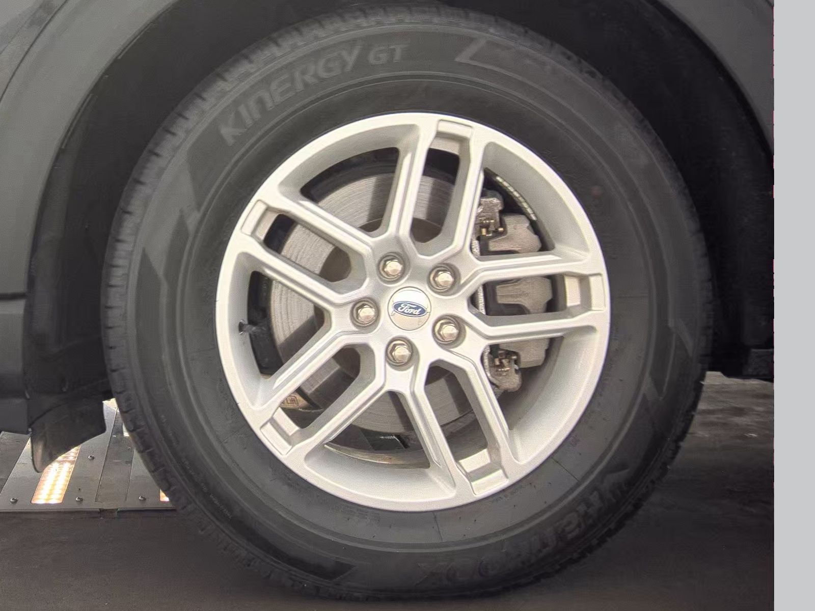 FORD EXPLORER - 10