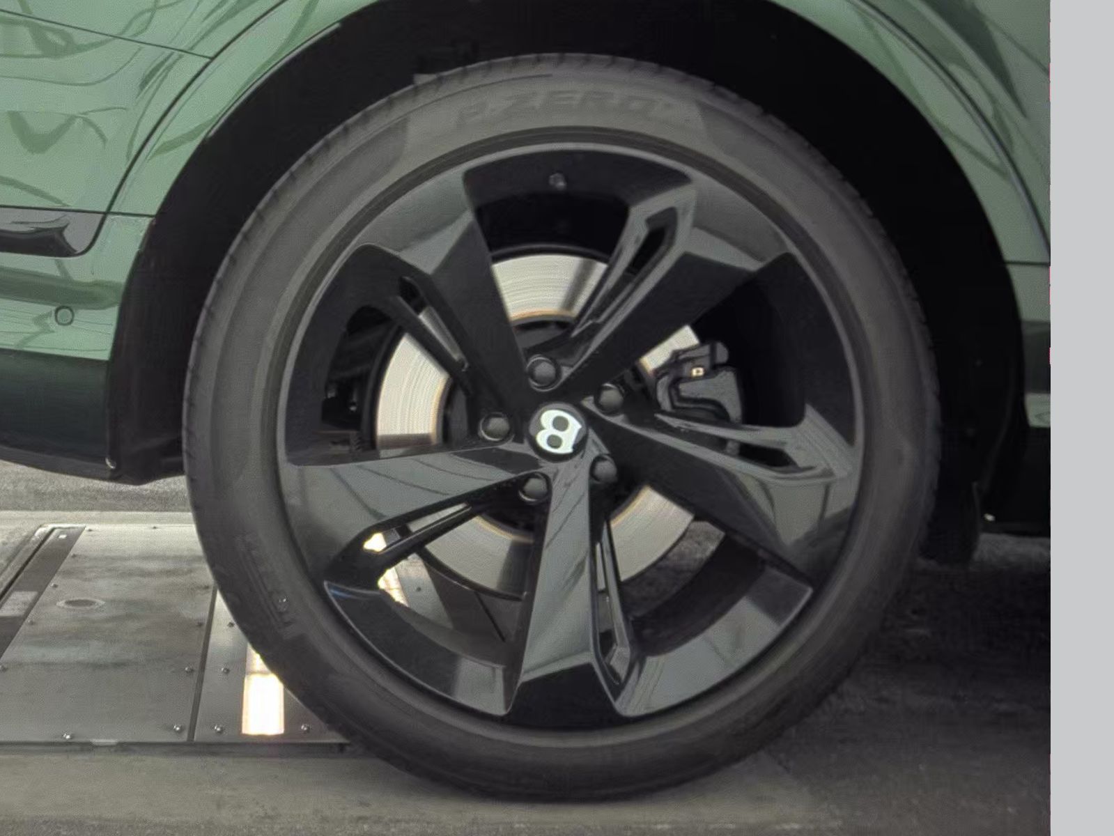 2023 Bentley Bentayga EWB Azure AWD
