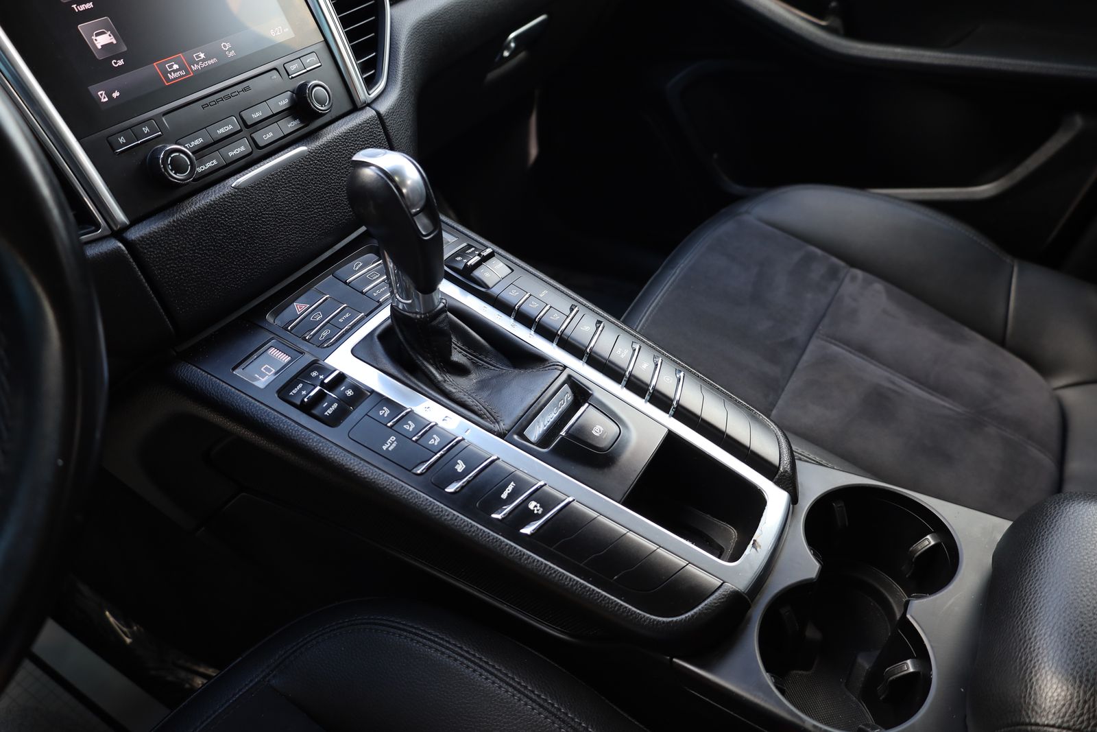 2018 Porsche Macan Base AWD