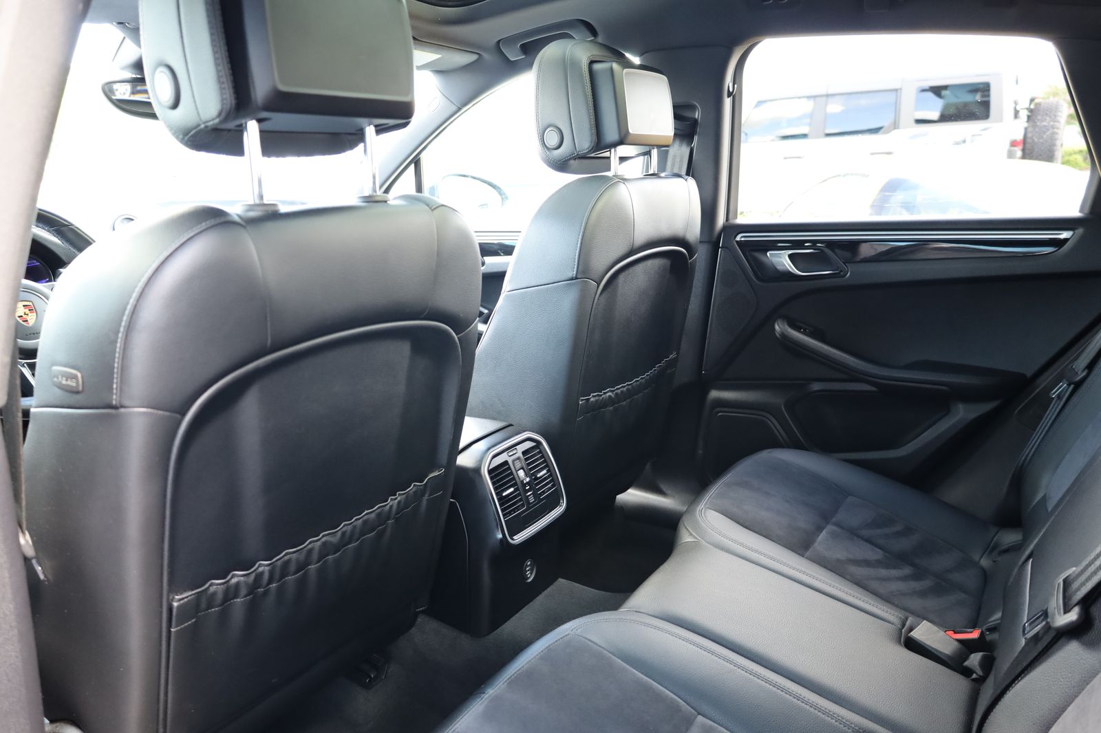 2018 Porsche Macan Base AWD