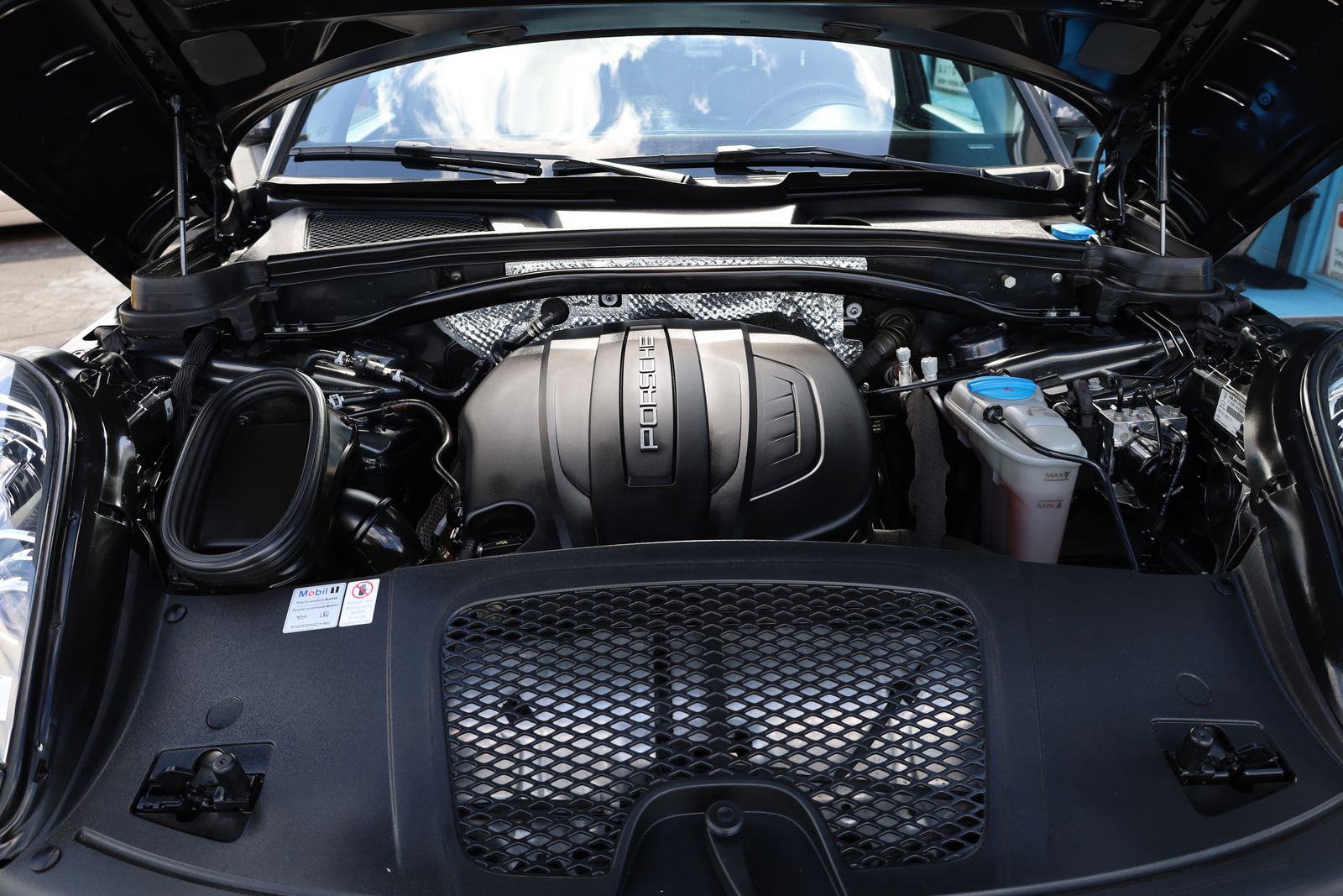 2018 Porsche Macan Base AWD
