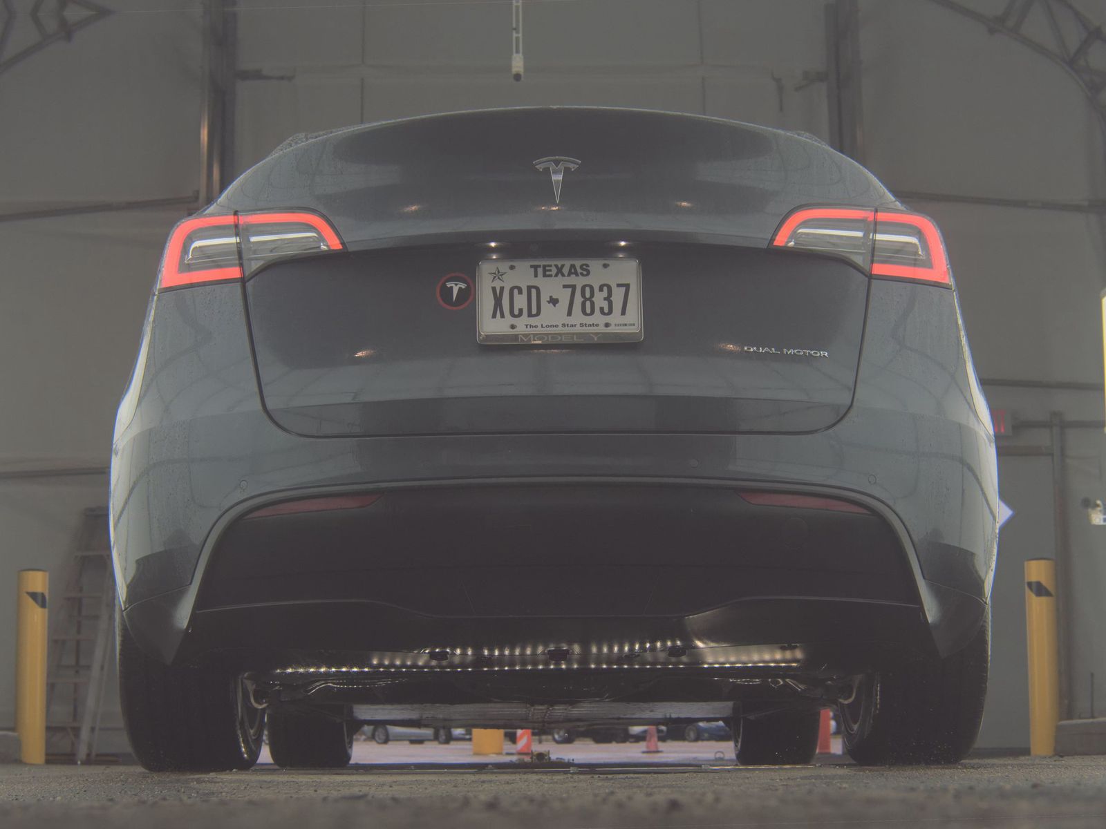 TESLA MODEL Y - 8