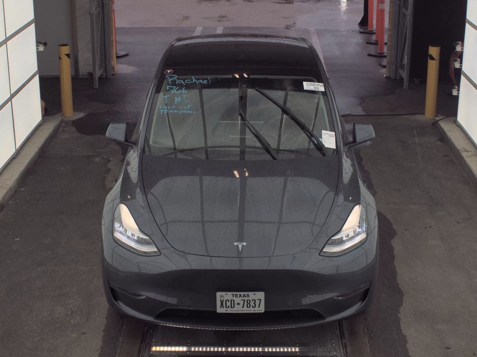 TESLA MODEL Y - 3