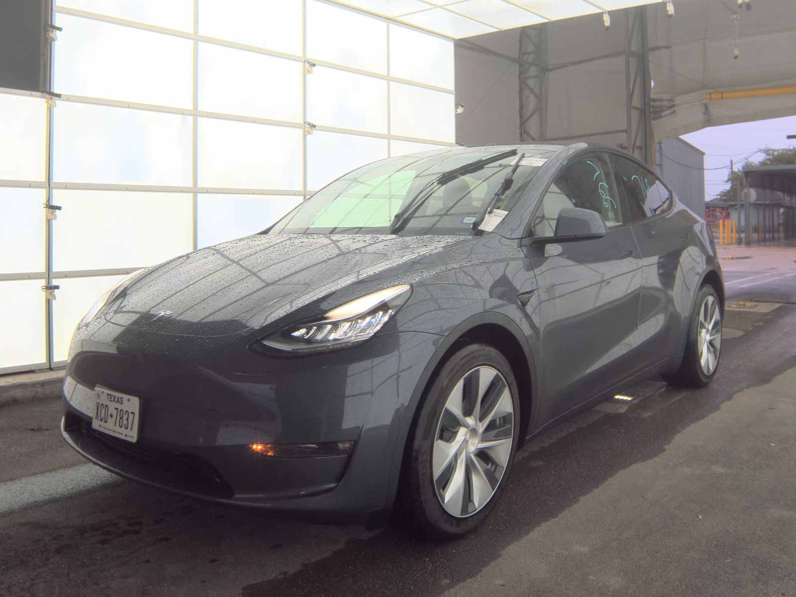 TESLA MODEL Y - 1