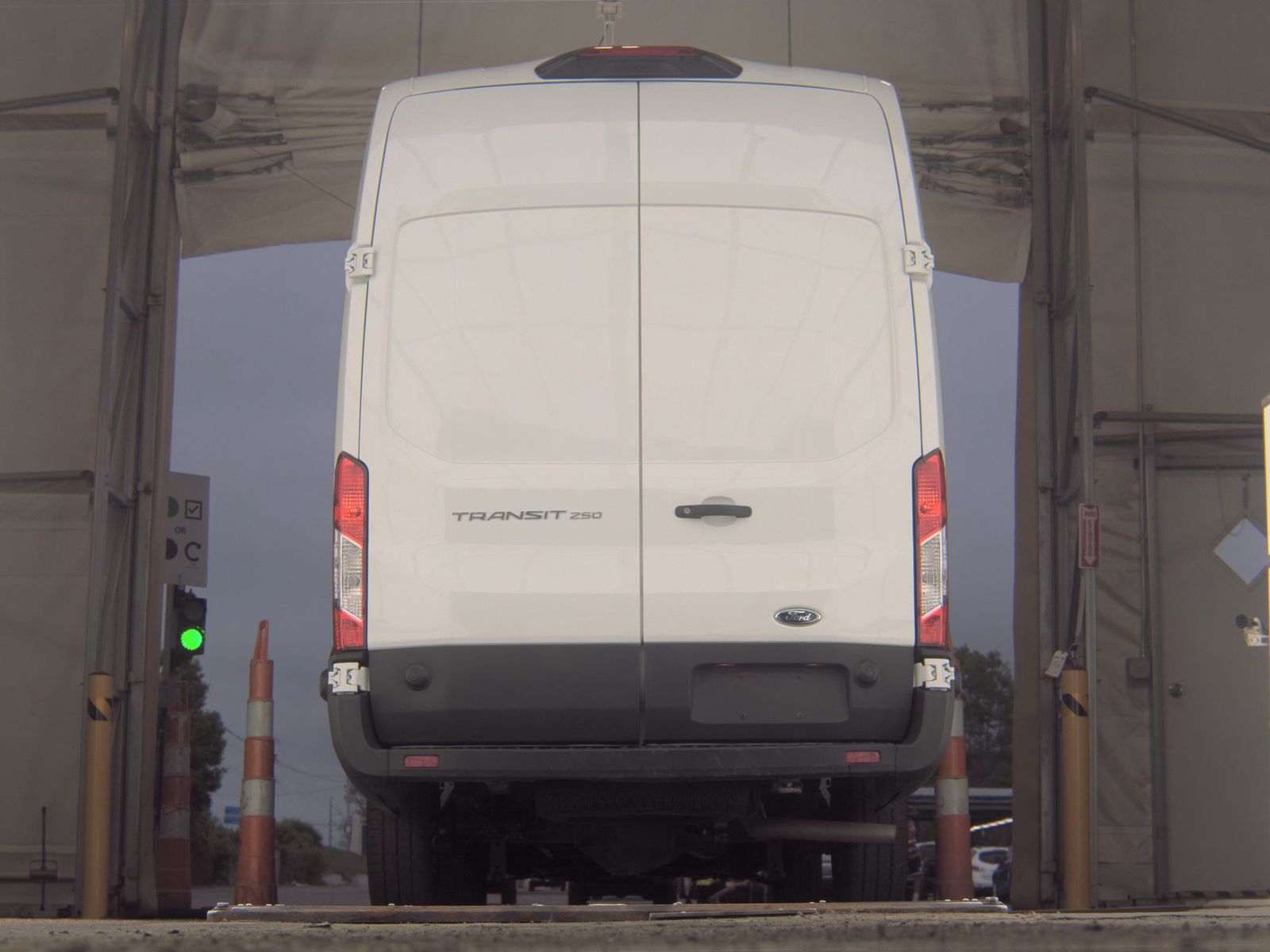 FORD TRANSIT 250 - 8